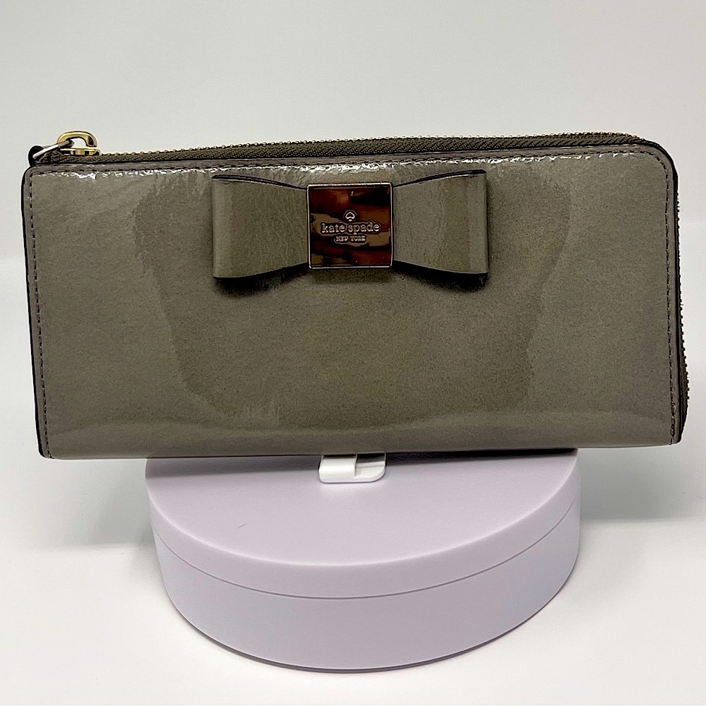 NWOT Kate Spade Gray Patent Leather Zip Wallet with Bow